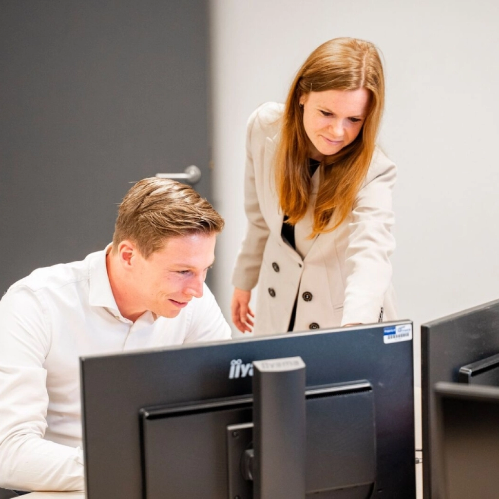 Sfeerbeeld samenwerken Visuals with content leftright 800 800 px